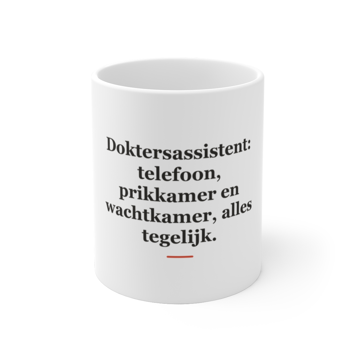 Mok met tekst “Doktersassistent: telefoon, prikkamer en wachtkamer, alles tegelijk.” — cadeau voor een doktersassistent