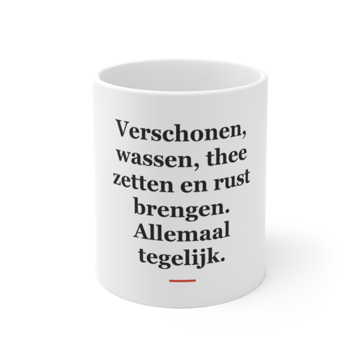 Mok met tekst “Verschonen, wassen, thee zetten en rust brengen. Allemaal tegelijk.” — cadeau voor een kraamverzorgende