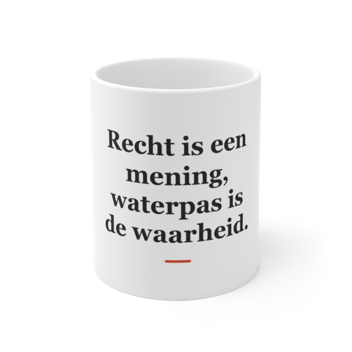 Mok met tekst “Recht is een mening, waterpas is de waarheid.” — cadeau voor een metselaar