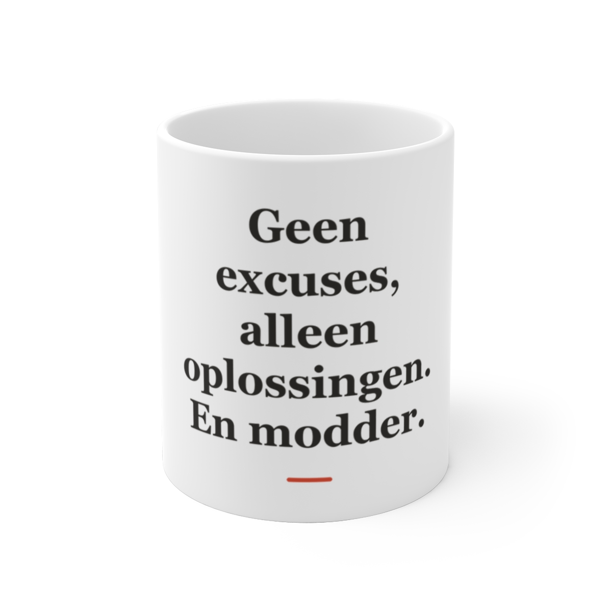 Mok met tekst “Geen excuses, alleen oplossingen. En modder.” — cadeau voor een militair