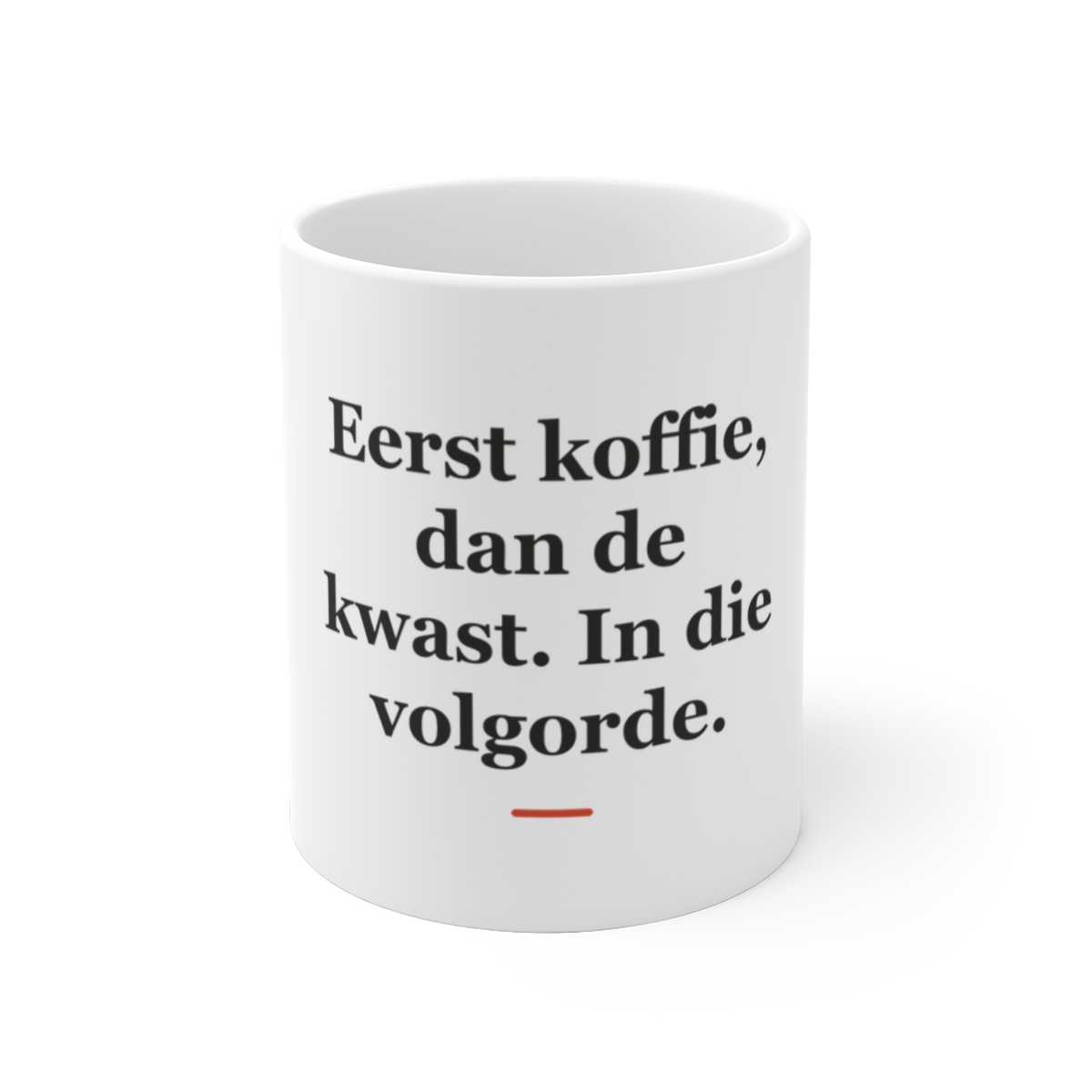 Mok met tekst “Eerst koffie, dan de kwast. In die volgorde.” — cadeau voor een schilder