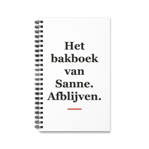 Notitieboek met tekst “Het bakboek van Sanne. Afblijven.” — cadeau voor een bakker