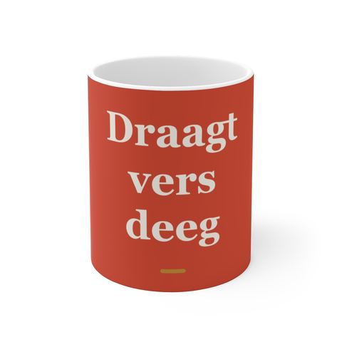 Mok met tekst “Draagt vers deeg” — cadeau voor een bakker