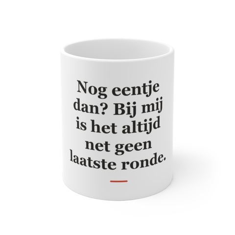 Mok met tekst “Nog eentje dan? Bij mij is het altijd net geen laatste ronde.” — cadeau voor een barman