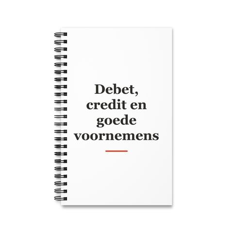 Notitieboek met tekst “Debet, credit en goede voornemens” — cadeau voor een boekhouder