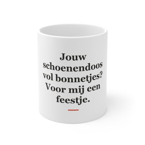 Mok met tekst “Jouw schoenendoos vol bonnetjes? Voor mij een feestje.” — cadeau voor een boekhouder