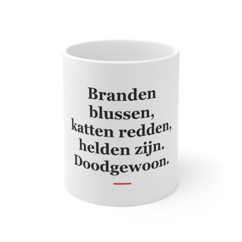 Mok met tekst “Branden blussen, katten redden, helden zijn. Doodgewoon.” — cadeau voor een brandweerman