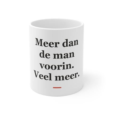 Mok met tekst “Meer dan de man voorin. Veel meer.” — cadeau voor een buschauffeur