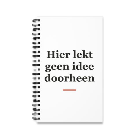 Notitieboek met tekst “Hier lekt geen idee doorheen” — cadeau voor een dakdekker