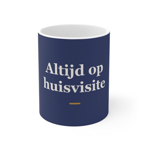 Mok met tekst “Altijd op huisvisite” — cadeau voor een dierenarts