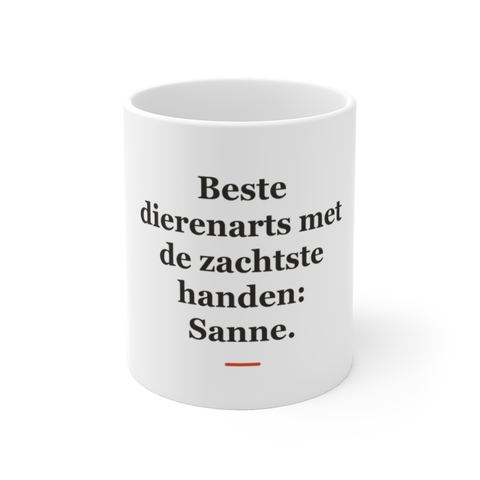 Mok met tekst “Beste dierenarts met de zachtste handen: Sanne.” — cadeau voor een dierenarts