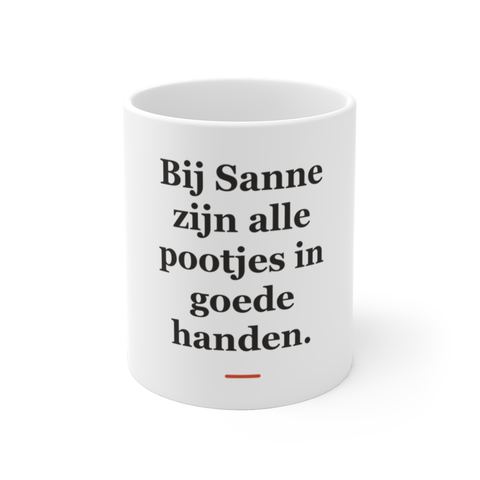 Mok met tekst “Bij Sanne zijn alle pootjes in goede handen.” — cadeau voor een dierenarts