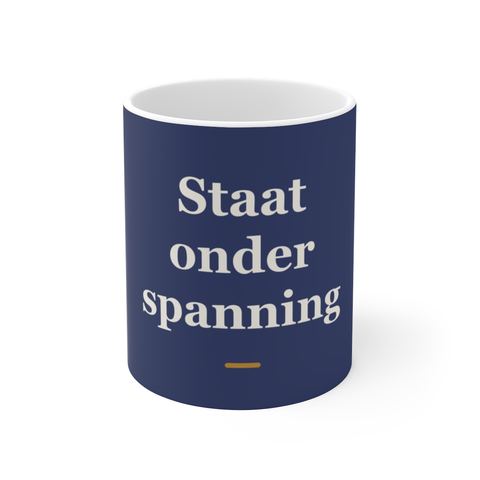Mok met tekst “Staat onder spanning” — cadeau voor een elektricien