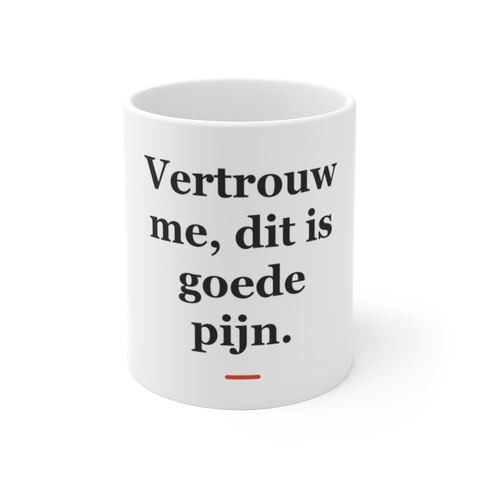 Mok met tekst “Vertrouw me, dit is goede pijn.” — cadeau voor een fysiotherapeut