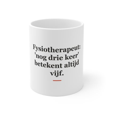 Mok met tekst “Fysiotherapeut: 'nog drie keer' betekent altijd vijf.” — cadeau voor een fysiotherapeut