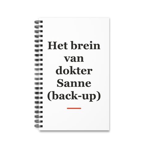 Notitieboek met tekst “Het brein van dokter Sanne (back-up)” — cadeau voor een huisarts