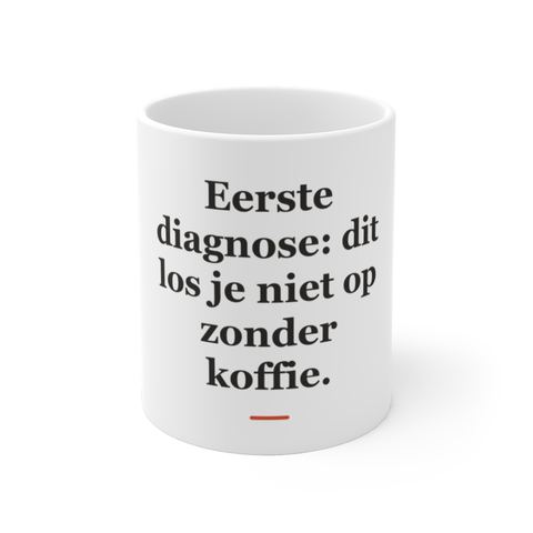 Mok met tekst “Eerste diagnose: dit los je niet op zonder koffie.” — cadeau voor een huisarts