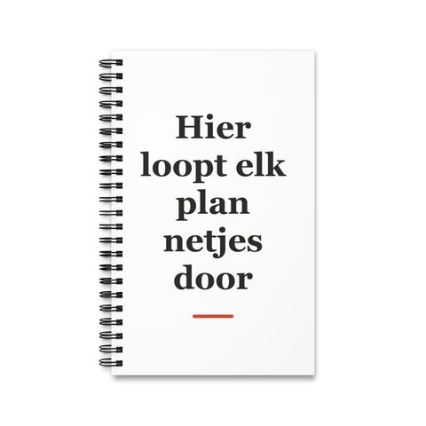 Notitieboek met tekst “Hier loopt elk plan netjes door” — cadeau voor een installateur