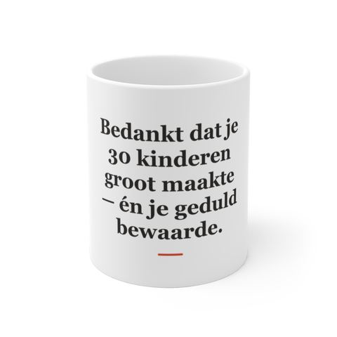 Mok met tekst “Bedankt dat je 30 kinderen groot maakte — én je geduld bewaarde.” — cadeau voor een juf