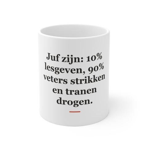 Mok met tekst “Juf zijn: 10% lesgeven, 90% veters strikken en tranen drogen.” — cadeau voor een juf
