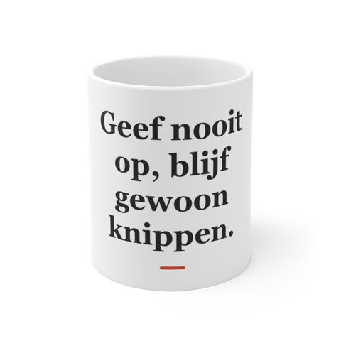 Mok met tekst “Geef nooit op, blijf gewoon knippen.” — cadeau voor een kapper