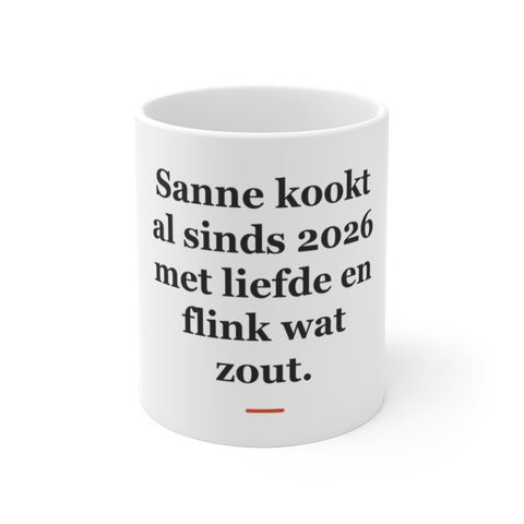 Mok met tekst “Sanne kookt al sinds 2026 met liefde en flink wat zout.” — cadeau voor een kok