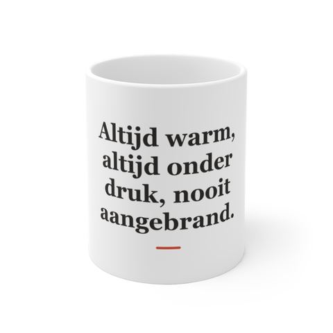 Mok met tekst “Altijd warm, altijd onder druk, nooit aangebrand.” — cadeau voor een kok