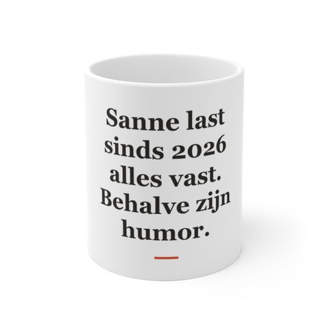 Mok met tekst “Sanne last sinds 2026 alles vast. Behalve zijn humor.” — cadeau voor een lasser