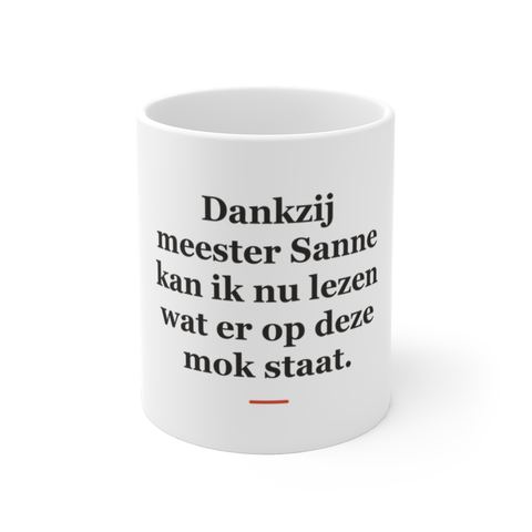 Mok met tekst “Dankzij meester Sanne kan ik nu lezen wat er op deze mok staat.” — cadeau voor een meester
