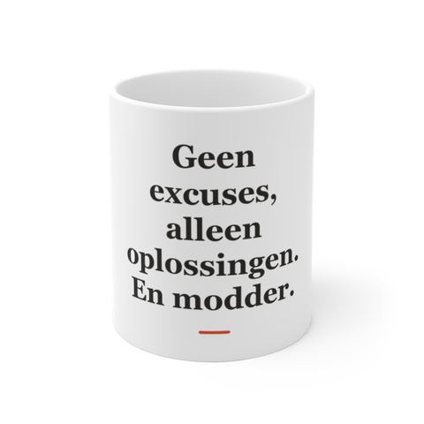 Mok met tekst “Geen excuses, alleen oplossingen. En modder.” — cadeau voor een militair