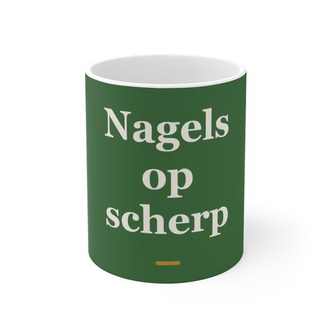 Mok met tekst “Nagels op scherp” — cadeau voor een nagelstyliste