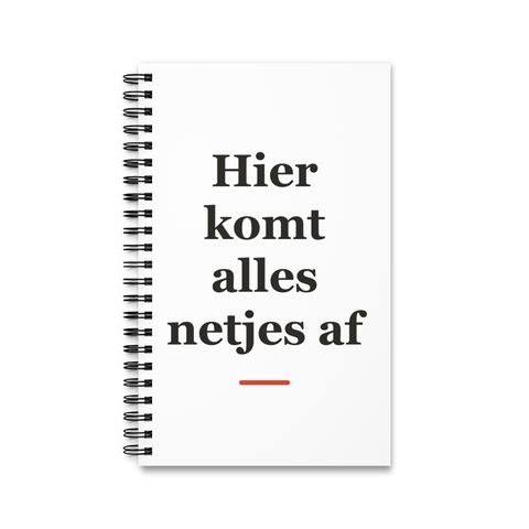Notitieboek met tekst “Hier komt alles netjes af” — cadeau voor een nagelstyliste
