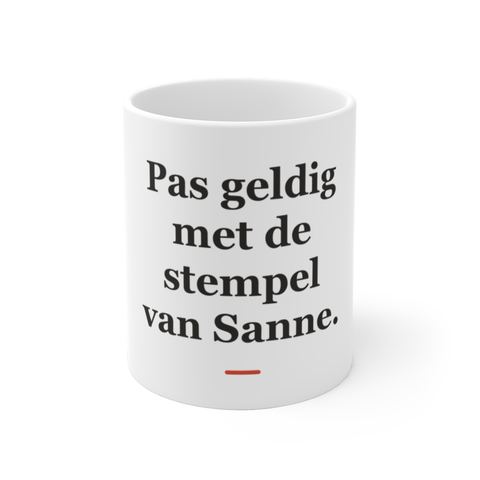Mok met tekst “Pas geldig met de stempel van Sanne.” — cadeau voor een notaris