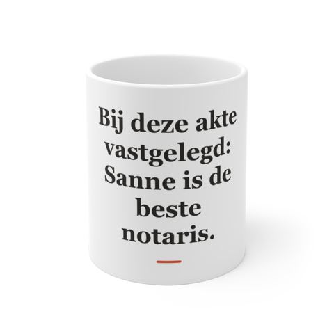 Mok met tekst “Bij deze akte vastgelegd: Sanne is de beste notaris.” — cadeau voor een notaris