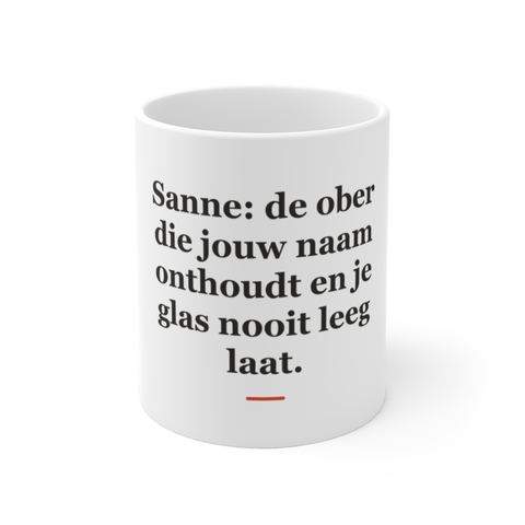 Mok met tekst “Sanne: de ober die jouw naam onthoudt en je glas nooit leeg laat.” — cadeau voor een ober