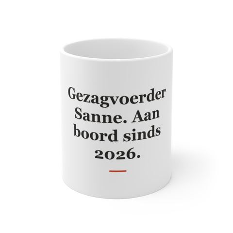 Mok met tekst “Gezagvoerder Sanne. Aan boord sinds 2026.” — cadeau voor een piloot