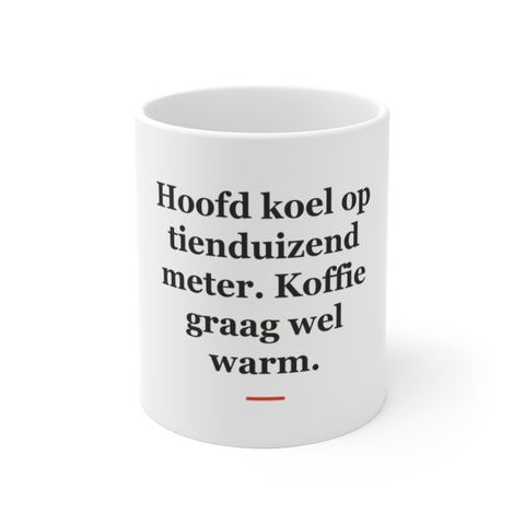 Mok met tekst “Hoofd koel op tienduizend meter. Koffie graag wel warm.” — cadeau voor een piloot