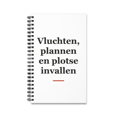 Notitieboek met tekst “Vluchten, plannen en plotse invallen” — cadeau voor een piloot