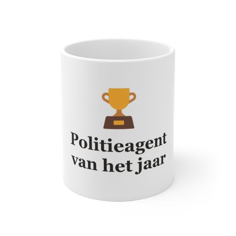 Mok met tekst “Politieagent van het jaar” — cadeau voor een politieagent