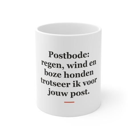 Mok met tekst “Postbode: regen, wind en boze honden trotseer ik voor jouw post.” — cadeau voor een postbode