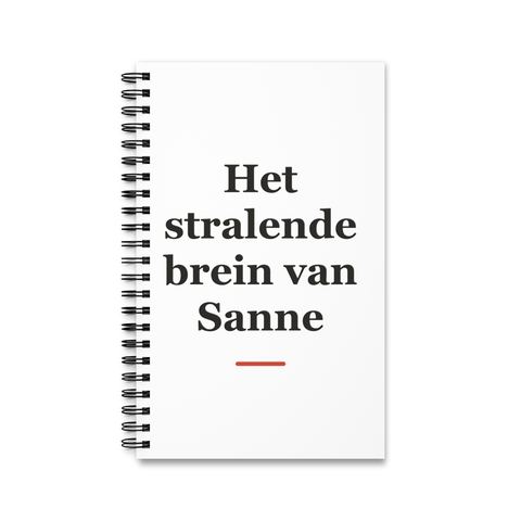 Notitieboek met tekst “Het stralende brein van Sanne” — cadeau voor een schoonheidsspecialiste