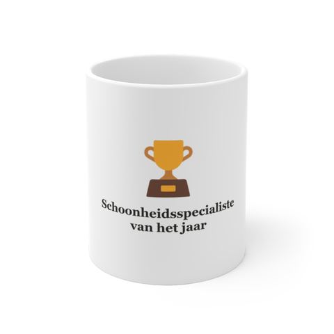 Mok met tekst “Schoonheidsspecialiste van het jaar” — cadeau voor een schoonheidsspecialiste