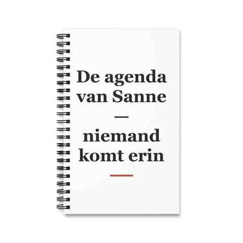 Notitieboek met tekst “De agenda van Sanne — niemand komt erin” — cadeau voor een secretaresse