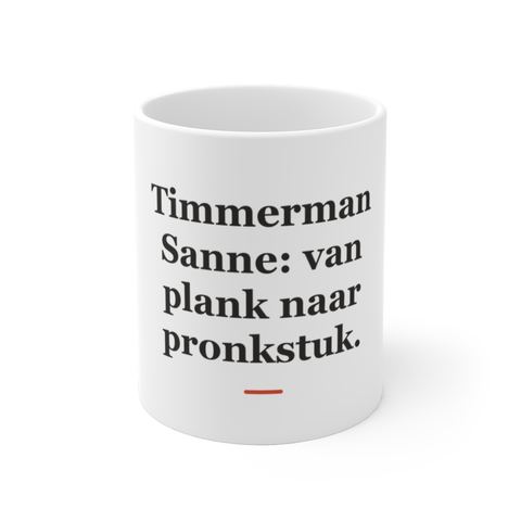 Mok met tekst “Timmerman Sanne: van plank naar pronkstuk.” — cadeau voor een timmerman