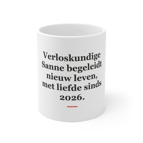 Mok met tekst “Verloskundige Sanne begeleidt nieuw leven, met liefde sinds 2026.” — cadeau voor een verloskundige