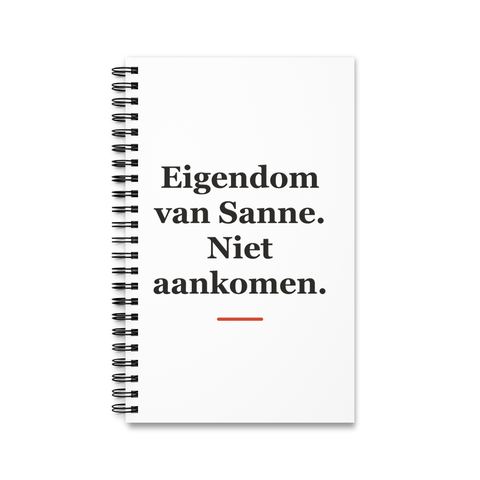 Notitieboek met tekst “Eigendom van Sanne. Niet aankomen.” — cadeau voor een verpleegkundige
