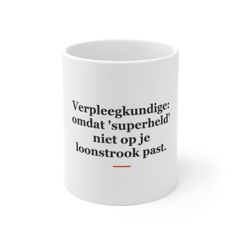 Mok met tekst “Verpleegkundige: omdat 'superheld' niet op je loonstrook past.” — cadeau voor een verpleegkundige