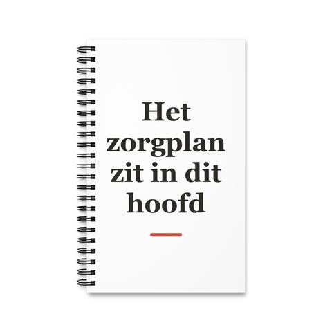 Notitieboek met tekst “Het zorgplan zit in dit hoofd” — cadeau voor een verzorgende