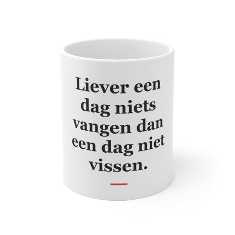 Mok met tekst “Liever een dag niets vangen dan een dag niet vissen.” — cadeau voor een visser