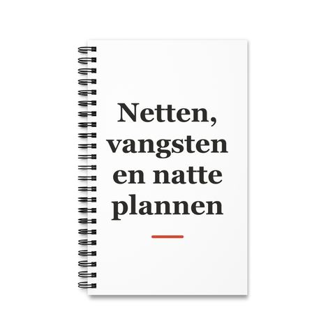 Notitieboek met tekst “Netten, vangsten en natte plannen” — cadeau voor een visser